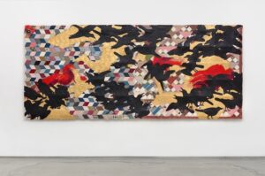 Sanford Biggers Instagram - 🚨Slow Murder… coming soon🚨 

Via @marianneboeskygallery “Marianne Boesky Gallery is pleased to present Meet Me on the Equinox, a solo exhibition of new work by New York-based conceptual artist Sanford Biggers. Biggers's third solo exhibition with the gallery, Meet Me on the Equinox features new works from the artist's quilt-based Codex series, sculptural Chimera series, and a site-specific anamorphic drawing. A foray into the origin of myth and the malleability of historical narrative, the exhibition blurs the boundaries between seemingly disparate elements of Biggers's practice as the convergence of pattern, material, and allegory sets the stage for the creation of novel, discordant, and subjective mythologies.
Sanford Biggers: Meet Me on the Equinox will be on view in New York September 7 - October 14.” 

Slow Murder, 2023, antique quilts, assorted textiles, mixed media

#studiosanfordbiggers #quilting #history #codex #equinox #MarianneBoeskyGallery