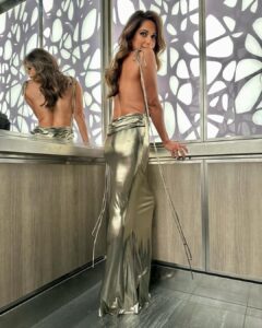 Sangita Patel Instagram - When in a elevator 🥰 Level 33 to hosting on the main floor… ‘Wet’ look metallic dress, plunging in the back…this is a first! Under garments needs to be seamless 😂 Hope my voice holds up, I’ve been doing some vocal training along with the neck exercises, it’s definitely helping! Glam team thank you @samcomptonmakeup and @briangonerogue - so much fun being back together. Wish me luck 🥰❤️ #Mcing #Dress