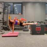 Sangita Patel Instagram - It’s #FITNESSTUESDAY !!! All core/balance baby! Belly button to spine, engage and good luck. This elevated workout never gets easy 💪🏽 I’m consistently say in my head ‘Sangi, you can do it’ then don’t fall, don’t fall 😂 Hey be your own cheerleader 🤷🏽‍♀️ Try for 6 reps of each exercise, both sides 🥰❤️ Side note: we painted the wall grey, you like? Think of a logo on the main wall 🤔 #Core #abs #Fitness #MOTIVATE #INPSIRE