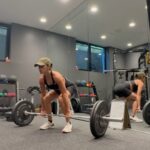 Sangita Patel Instagram - It’s #FITNESSTUESDAY !!! All about the bar…picking up THAT bar is all that matters in that moment…everything else can wait❤️ It’s my therapy and it feels so good 😊 Todays workout try for: Cleans to push press 3 reps 6 rounds (85 lbs) #DreamBig #PushYourSelf #Mental&PhysicalStrength #INPSIRE #WeightLifting