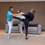 Sangita Patel Instagram - It’s #FITNESSTUESDAY !!! Ha! After some convincing and bribing the girls tried this challenge with me! Success…success being we couldn’t stop laughing. I live for it 😂 Give this a try with friends and family. And say ‘bum up, bum up…hold the core’ 😂 #FamilyChallenge #mobility #MakeItFun #MOTIVATE #INSPIRE thanks @piersonwodzynski @lexibrookerivera @livswearingen