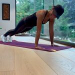 Sangita Patel Instagram – It’s #FITNESSTUESDAY !!!

New Push-up challenge 💪🏽
Slow and controlled…as much as push-up and pull-ups suck, they are incredible exercises that will test you no matter how strong you are….this is a fun one! Enjoy 😉 

Inspired by @karisha_2309 
#Fitness #MOTIVATE #GetMovin #INSPIRE #pushups