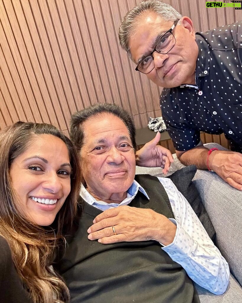 Sangita Patel Instagram - Family time ❤️ Exactly what I needed…good food, silly banter and yo, we got your back. And it was extra special since my dad got to see one of his little bro’s from England, it’s been years. Pretty awesome to see the reminiscing. Dad is still the Rajesh Khanna of the family! What is about just hanging in the kitchen makes it so good for the soul ❤️ Thanks to my bro-in-law in the last pic looking to the camera, the rest are like ‘it ain’t happening’ 😂 Lots of love everyone 🥰 Happy Thanksgiving #Familytime #makingFunOfMyZit 😂