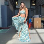 Sangita Patel Instagram - FashiON 😘 Peeps last week in the midst of this roller coaster my friend the extraordinary designer @manikjassal launched another line, woohoo! I am so PROUD of you mama🥰 Checkout @91bymanijassal the looks are are vibrant and so beautiful Mani ❤️ Every look had a different vibe! I couldn’t stop twirling 😂 Okay, which one should I wear for Diwali? A - I’m gonna call this ‘oh my Bridgerton’ B - let’s call this ‘My Garden’ C - just ‘Royal’ Supporting Canadian fashion means the world to me esp when it celebrates our culture. Yess, #lehenga are beautiful, with a touch of sexiness 😉🥰 @mariachowdhery dressing me in the hallway 😂 #Fashion #SupportingCanadianFashion