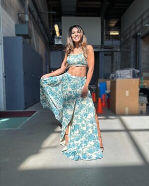 Sangita Patel Instagram - FashiON 😘
Peeps last week in the midst of this roller coaster my friend the extraordinary designer @manikjassal launched another line, woohoo! I am so PROUD of you mama🥰 
Checkout @91bymanijassal the looks are are vibrant and so beautiful Mani ❤️

Every look had a different vibe!  I couldn’t stop twirling 😂
Okay, which one should I wear for Diwali? 
A - I’m gonna call this ‘oh my Bridgerton’
B - let’s call this ‘My Garden’
C - just ‘Royal’ 

Supporting Canadian fashion means the world to me esp when it celebrates our culture. Yess, #lehenga are beautiful, with a touch of sexiness 😉🥰 

@mariachowdhery dressing me in the hallway 😂

#Fashion #SupportingCanadianFashion
