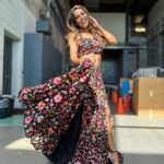 Sangita Patel Instagram - FashiON 😘 Peeps last week in the midst of this roller coaster my friend the extraordinary designer @manikjassal launched another line, woohoo! I am so PROUD of you mama🥰 Checkout @91bymanijassal the looks are are vibrant and so beautiful Mani ❤️ Every look had a different vibe! I couldn’t stop twirling 😂 Okay, which one should I wear for Diwali? A - I’m gonna call this ‘oh my Bridgerton’ B - let’s call this ‘My Garden’ C - just ‘Royal’ Supporting Canadian fashion means the world to me esp when it celebrates our culture. Yess, #lehenga are beautiful, with a touch of sexiness 😉🥰 @mariachowdhery dressing me in the hallway 😂 #Fashion #SupportingCanadianFashion