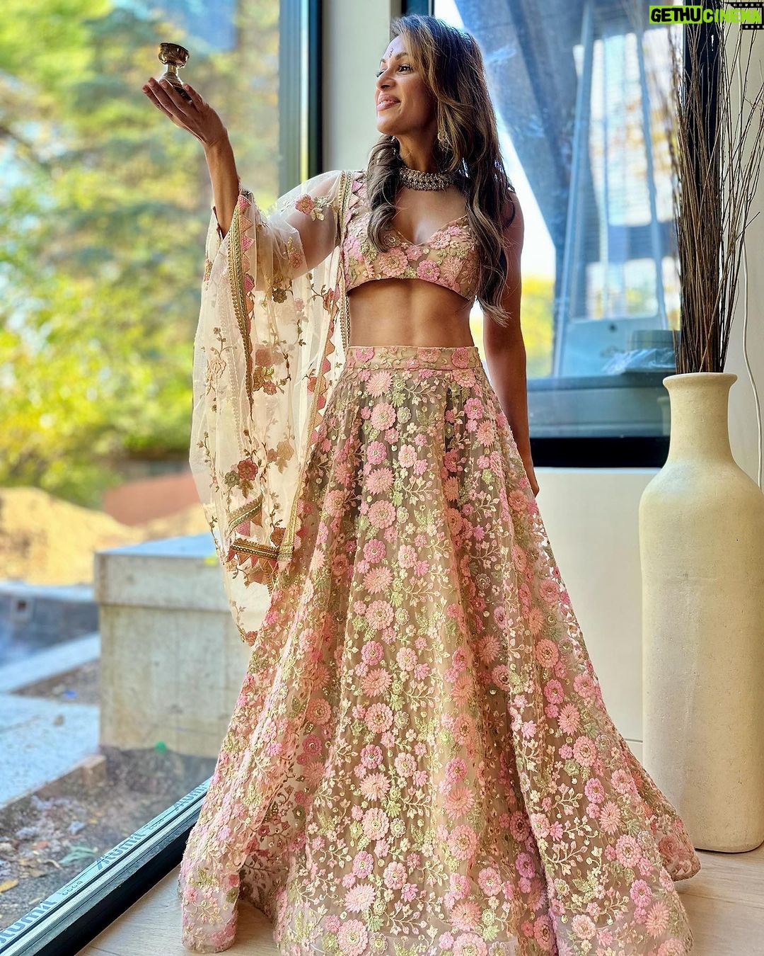 Sangita Patel Instagram - Happy Indian 77th Independence Day 🇮🇳 I’m a day late it 🥰 This day is special for my grandparents, my parents and how this changed the trajectory of their lives. My dad (who is 76) was born into a new India, crazy! When I was kiddo my parents made sure we visited Raj Ghat in Delhi to visit Mahatma Gandhi’s memorial. Still remember that day❤️ Side note - maybe I should try auditioning for a Bollywood film…Priyanka’s older sister🤔😂 Shout to @manikjassal - this #lehenga ❤️🔥 #IndependenceDay #India