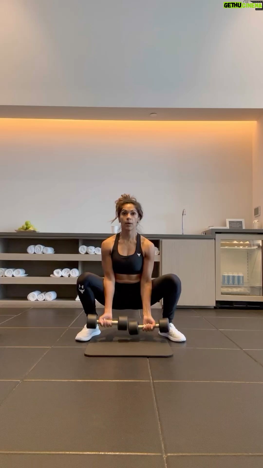 Sangita Patel Instagram - Itβs #FITNESSTUESDAY !!! Full body workout on the go! Grab some weights - get those reps in! Yup, pushup-burpees are involved π€·π½ββοΈπ Try for 3 sets 10 reps of each exercise πͺπ½ #MOTIVATE #Fitness #FullBody #WorkHardPlayHard #Smile
