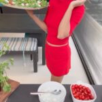 Sangita Patel Instagram - Caprese Wreath🥗 I love a good caprese salad, the sweet basil, acidic tomatoes, milky mozzarella with virgin oil and some sweet balsamic glaze - it’s the best combo! Bedded with baby Arugula to give a full luscious wreath. Perfect for the holidays as a snack/appetizer 🥰 Easy peasy and fun! The kids can make it lol. #CapreseSalad #Holidays #CookinWSangi #outsidekitcehn