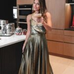 Sangita Patel Instagram – Remember the time George Clooney made me coffee☕️ I tell the story all the time🤷🏽‍♀️😂
He asked if I wanted ‘milk or cream?’ I said ‘cream’😊
Now if I could, I would make him the @nespresso.ca ‘s Alpine Vanilla Espresso Mocktini!
Because this is going to be my go to drink for holiday get togethers.
So GOOD 😋, @nespresso.ca Festive Black Double Espresso, touch of vanilla with a SHAKE! And how amazing is my presentation, right?! But of course I need to have one for myself before the craziness starts…Cheers to family, friends and the holiday

So here’s a question do you like your Martini, shaken or stirred? 🤔🥰

#CookinWithSangi #Recipe #Holidays #NespressoGifts #FestiveWithNespresso #NespressoxFusalp #Nespresso_Partner