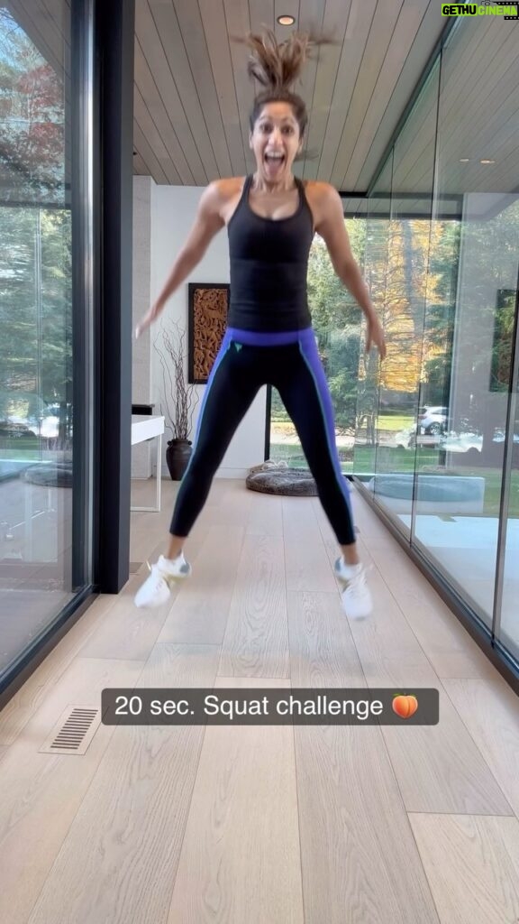 Sangita Patel Instagram - It’s #FITNESSTUESDAY !!! Left 🍑 right 🍑 Fun little 20 secs leg burn 🔥 Try after a post workout or just get up now and give it a try 🥰 Inspired by @thehartesisters #Fitness #SquatChallenge #Smile #INSPIRE