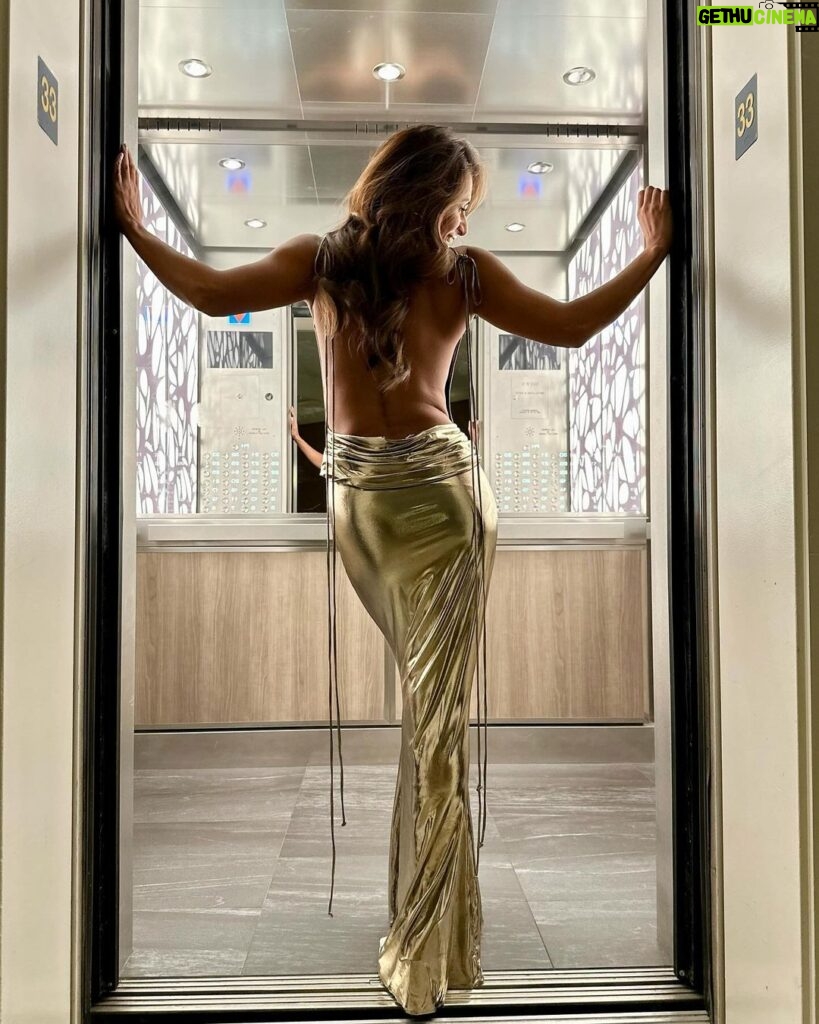 Sangita Patel Instagram - When in a elevator 🥰 Level 33 to hosting on the main floor… ‘Wet’ look metallic dress, plunging in the back…this is a first! Under garments needs to be seamless 😂 Hope my voice holds up, I’ve been doing some vocal training along with the neck exercises, it’s definitely helping! Glam team thank you @samcomptonmakeup and @briangonerogue - so much fun being back together. Wish me luck 🥰❤️ #Mcing #Dress