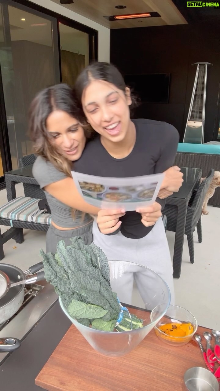 Sangita Patel Instagram - Ava is cooking DINNER 😋 She’s growing up so fast and before I know it she’ll be leaving the nest! I want her to be able to have access to easy no fuss home-cooked meals and @goodfoodca is the perfect way for beginners like Ava to start their cooking journey. Pre-portioned ingredients and easy-to-follow recipe cards make cooking a breeze, so I asked Ava to join me tonight 🥰 Yup, she secretly loved the bonding time together making the 10-Minute Creamy Tortellini with Lacinato Kale & Roasted Pepper, fun and easy 😊 Check out other recipes at makegoodfood.ca and use code SANGITA17FM to get up to 17 free meals 🥰 Ava, I’m impressed! Don’t you love when you get cook with your kids? How are your experiences😋 #GoodfoodPartner #CookingWithAva #Pasta #PastaRecipeg