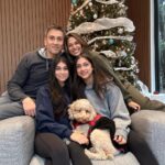 Sangita Patel Instagram - Das and I wanted to wish you a Merry Christmas and happy holidays. You know there are some holidays where you will you say ‘remember when’ - moments you won’t forget, this was one of them for me… Blessed to have this time with family, my dad ❤️ Sending everyone a big squeeze this holiday - grateful, full of joy and love 🥰 #MerryChristmas #Family #MyDad