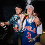 Santa Fe Klan Instagram - Unos tequilas y unas rolas con mi carnal @gallo_elizalde 🔥 🔥VIVA MÉXICO 🇲🇽🎶🔥🙌🏻💀 @473music_oficial 📸: @aese13
