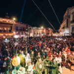 Santa Fe Klan Instagram – MUCHAS GRACIAS GUANAJUATO, cerramos el año en Casa, con todo el BARRIO 😎🎶🔥
Gracias por acompañarnos la noche de ayer!! 
GRACIAS A MIS CARNALES EL @gallo_elizalde @larondabogota y @patomachete por caerle al fieston 🙌🏻
VIVA GUANAJUATO 🇲🇽🔥🍾 ARRIBA LA SANTA CARNAL!!!
🔥🔥🔥🔥 Guanajuato,Gto