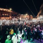 Santa Fe Klan Instagram – MUCHAS GRACIAS GUANAJUATO, cerramos el año en Casa, con todo el BARRIO 😎🎶🔥
Gracias por acompañarnos la noche de ayer!! 
GRACIAS A MIS CARNALES EL @gallo_elizalde @larondabogota y @patomachete por caerle al fieston 🙌🏻
VIVA GUANAJUATO 🇲🇽🔥🍾 ARRIBA LA SANTA CARNAL!!!
🔥🔥🔥🔥 Guanajuato,Gto