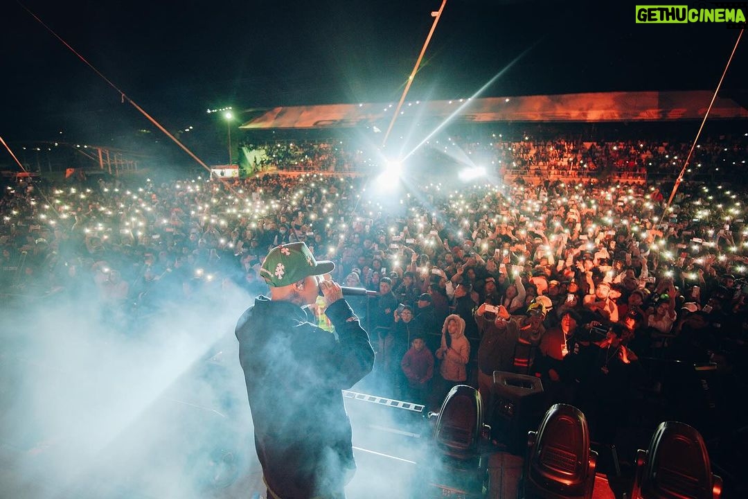 Santa Fe Klan Instagram - 🔥Tuxtla Gutierrez Chiapas! Nos la pasamos bien chingon!! Muchas gracias por acompañarnos en nuestro ultimo evento del año 🔥🔥 Nos vemos pronto carnales 🔥🇲🇽🚀🌎🎶 Arriba la Santa !!! #TodoYNadaTour 📸: @aese13