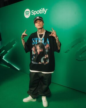 Santa Fe Klan Instagram - En la fiesta de los 10 años de @spotifymexico 🙌🏻🙌🏻 Que chingon topar a muchos colegas y gente que realiza pura música chingona!!!
🔥Viva México 🔥😎🇲🇽 🚀🌎
#473music #ArribaLaSanta 
📸: @aese13