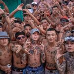 Santa Fe Klan Instagram - Apoco cres que es mentira todo lo que cantamos 💀 bienvenidos pal barrio Arriba La Santa pinches vatos🔪 #ElQueQuieraGuerraPuesComoSea #TengoMisHombresConElicopterosEnLaAzotea Santa Fé, Guanajuato