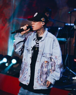 Santa Fe Klan Instagram - Gracias a los carnales de #laguaridadelinfierno por invitarme a cantar unas rolas 🔥 la pasamos chingon! Arriba la Santa!! 🇲🇽
#PuraMusicaDeBarrio