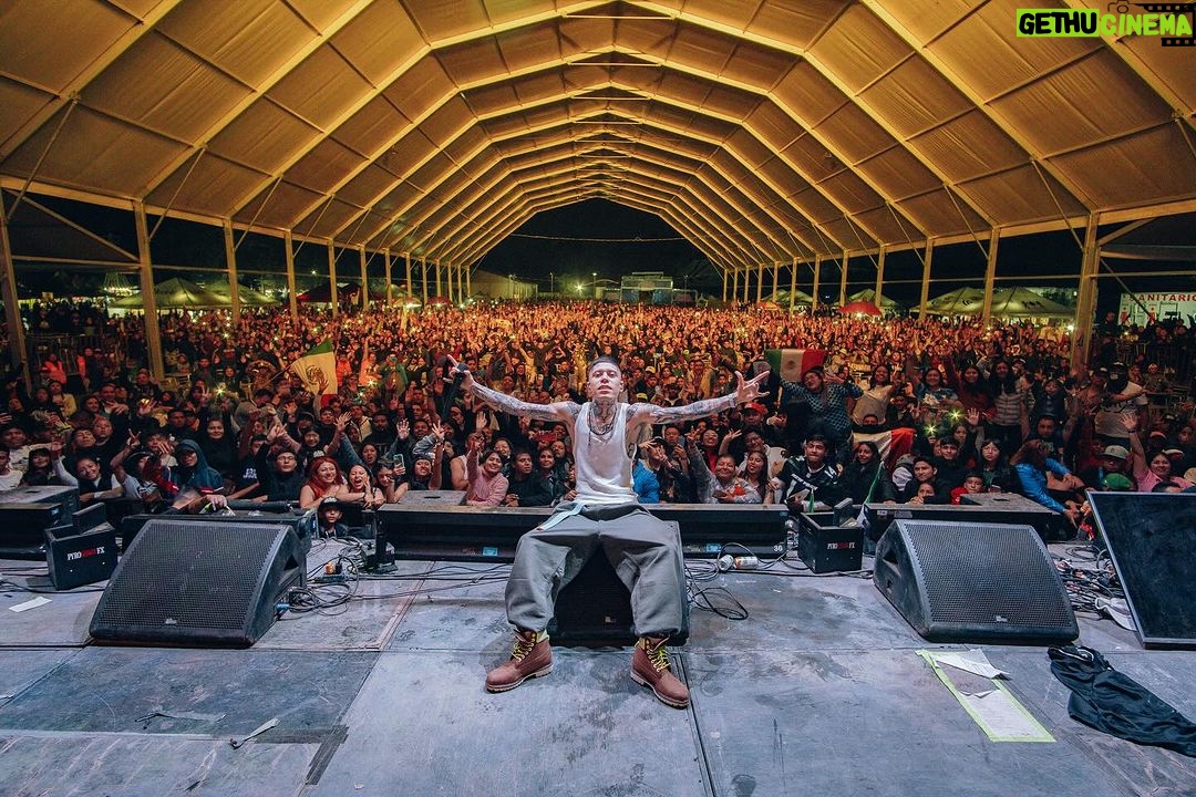 Santa Fe Klan Instagram - Valle de Chalco, Estado de México 🇲🇽 🔥Gracias por acompañarnos y armar un fieston raza!! Ya los extrañaba!! 🔥🔥🔥 Nos vemos hoy en Puebla 🚀 #ArribaLaSantaFeCarnal 📸: @aese13 Valle De Chalco