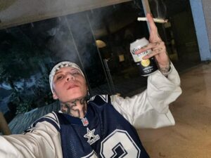 Santa Fe Klan Instagram - Ánimo raza! Pura Música de Barrio! Saludos a todos y pasen buen fin de semana! 🚀🔥🇲🇽💀
😎Arriba la Santa!! 🔥