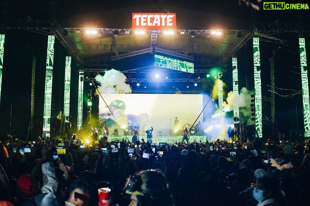 Santa Fe Klan Instagram - 🔥Tuxtla Gutierrez Chiapas! Nos la pasamos bien chingon!! Muchas gracias por acompañarnos en nuestro ultimo evento del año 🔥🔥 Nos vemos pronto carnales 🔥🇲🇽🚀🌎🎶 Arriba la Santa !!! #TodoYNadaTour 📸: @aese13