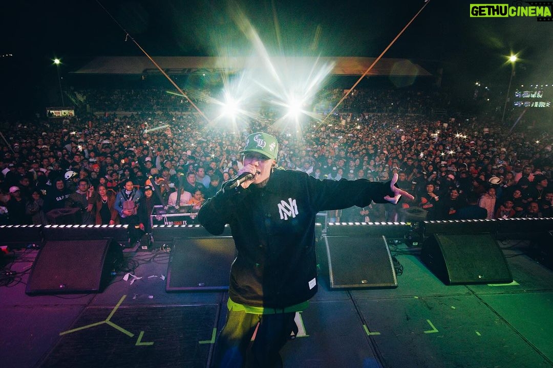 Santa Fe Klan Instagram - 🔥Tuxtla Gutierrez Chiapas! Nos la pasamos bien chingon!! Muchas gracias por acompañarnos en nuestro ultimo evento del año 🔥🔥 Nos vemos pronto carnales 🔥🇲🇽🚀🌎🎶 Arriba la Santa !!! #TodoYNadaTour 📸: @aese13