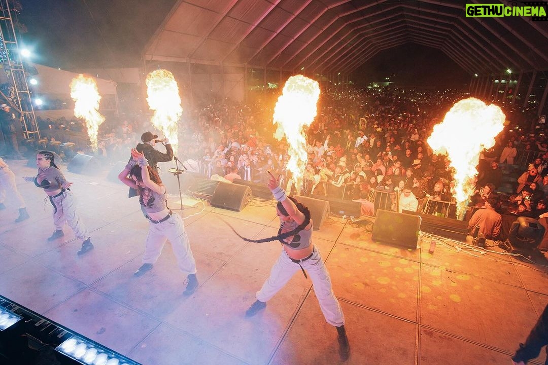 Santa Fe Klan Instagram - Zumpango Estado De Mรฉxico ๐ฒ๐ฝ ๐ฅ๐ฅ๐ฅ๐ฅ Se puso bien chingona la fiesta locos!!! MUCHAS GRACIAS por acompaรฑarnos banda๐๐ป๐๐ป Arriba la Santa locos!!! ๐๐๐๐ฅ๐ถ @473music_oficial #SantaFeKlan ๐ธ @aese13
