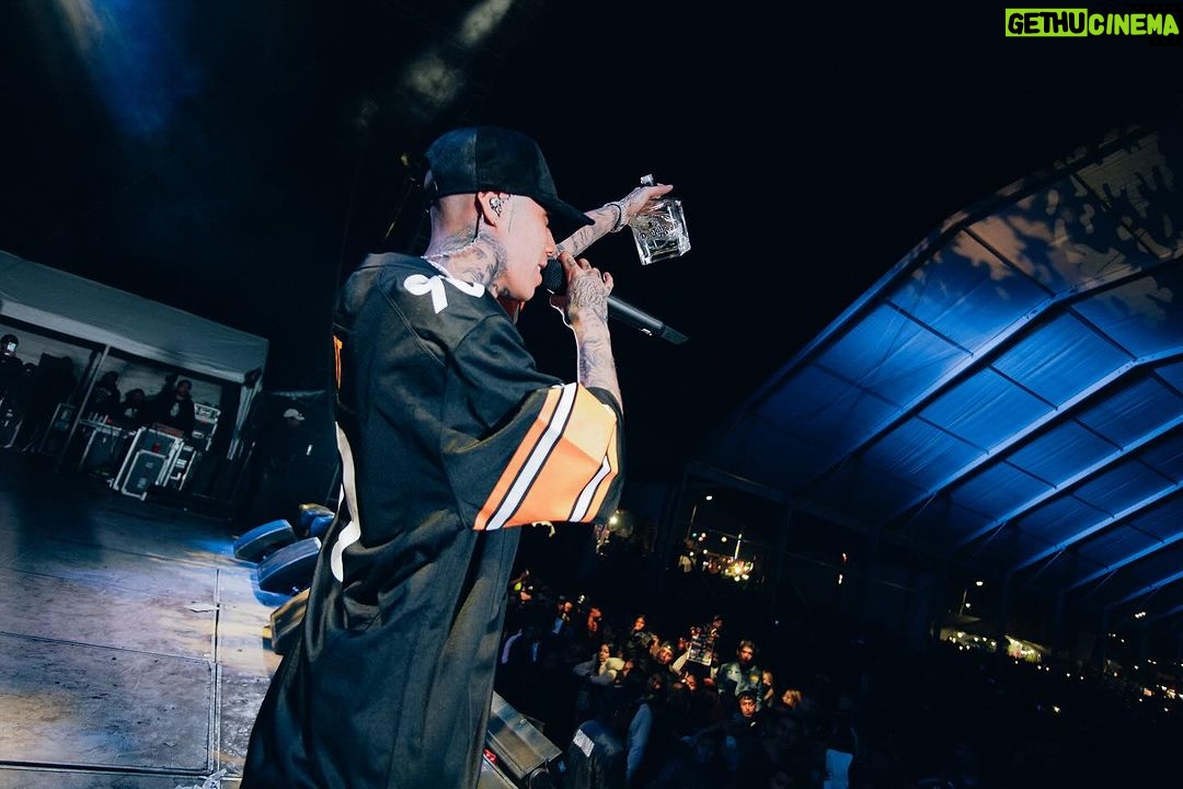 Santa Fe Klan Instagram - Zumpango Estado De Mรฉxico ๐ฒ๐ฝ ๐ฅ๐ฅ๐ฅ๐ฅ Se puso bien chingona la fiesta locos!!! MUCHAS GRACIAS por acompaรฑarnos banda๐๐ป๐๐ป Arriba la Santa locos!!! ๐๐๐๐ฅ๐ถ @473music_oficial #SantaFeKlan ๐ธ @aese13