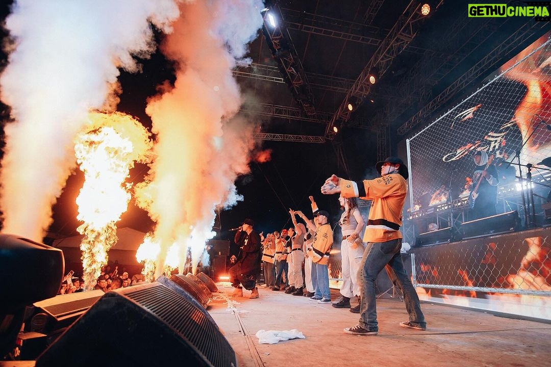 Santa Fe Klan Instagram - Zumpango Estado De Mรฉxico ๐ฒ๐ฝ ๐ฅ๐ฅ๐ฅ๐ฅ Se puso bien chingona la fiesta locos!!! MUCHAS GRACIAS por acompaรฑarnos banda๐๐ป๐๐ป Arriba la Santa locos!!! ๐๐๐๐ฅ๐ถ @473music_oficial #SantaFeKlan ๐ธ @aese13