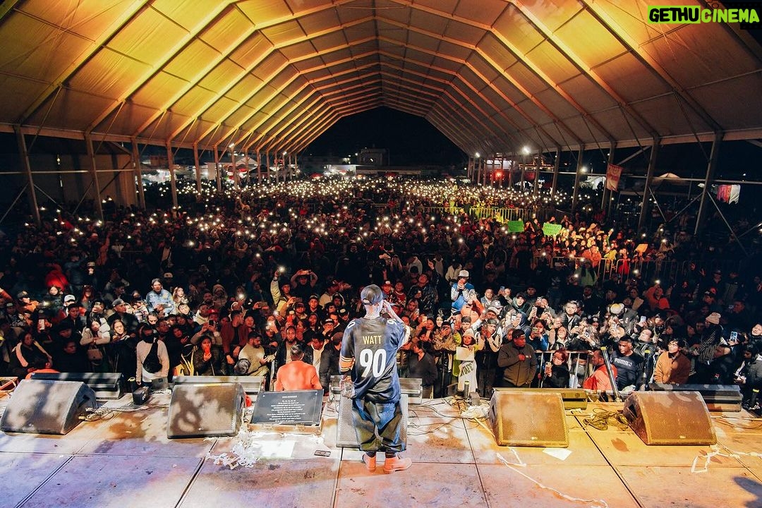 Santa Fe Klan Instagram - Zumpango Estado De Mรฉxico ๐ฒ๐ฝ ๐ฅ๐ฅ๐ฅ๐ฅ Se puso bien chingona la fiesta locos!!! MUCHAS GRACIAS por acompaรฑarnos banda๐๐ป๐๐ป Arriba la Santa locos!!! ๐๐๐๐ฅ๐ถ @473music_oficial #SantaFeKlan ๐ธ @aese13