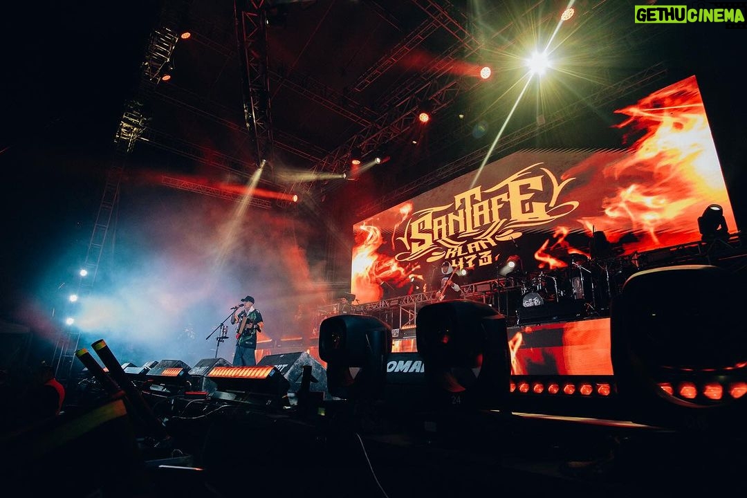 Santa Fe Klan Instagram - Zumpango Estado De Mรฉxico ๐ฒ๐ฝ ๐ฅ๐ฅ๐ฅ๐ฅ Se puso bien chingona la fiesta locos!!! MUCHAS GRACIAS por acompaรฑarnos banda๐๐ป๐๐ป Arriba la Santa locos!!! ๐๐๐๐ฅ๐ถ @473music_oficial #SantaFeKlan ๐ธ @aese13