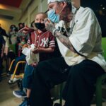 Santa Fe Klan Instagram - Gracias a la gente del @hospitalteleton en Queretaro por ayer dejarme ir a visitar y cantarles unas rolas a todos los niños ❤️‍🩹 aquí estamos a la orden y échenle muchas ganas que todo estará bien 🫶🤜🏻🤛🏻 #EAQTC #473music @aese13 📸