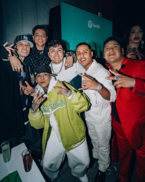 Santa Fe Klan Instagram - En la fiesta de los 10 años de @spotifymexico 🙌🏻🙌🏻 Que chingon topar a muchos colegas y gente que realiza pura música chingona!!!
🔥Viva México 🔥😎🇲🇽 🚀🌎
#473music #ArribaLaSanta 
📸: @aese13