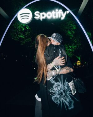 Santa Fe Klan Instagram - En la fiesta de los 10 años de @spotifymexico 🙌🏻🙌🏻 Que chingon topar a muchos colegas y gente que realiza pura música chingona!!!
🔥Viva México 🔥😎🇲🇽 🚀🌎
#473music #ArribaLaSanta 
📸: @aese13