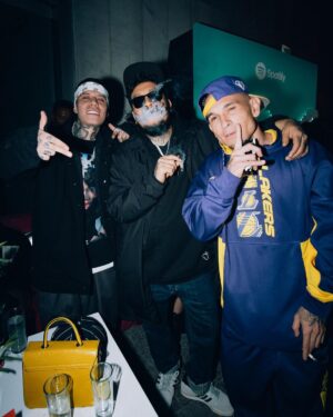 Santa Fe Klan Instagram - En la fiesta de los 10 años de @spotifymexico 🙌🏻🙌🏻 Que chingon topar a muchos colegas y gente que realiza pura música chingona!!!
🔥Viva México 🔥😎🇲🇽 🚀🌎
#473music #ArribaLaSanta 
📸: @aese13