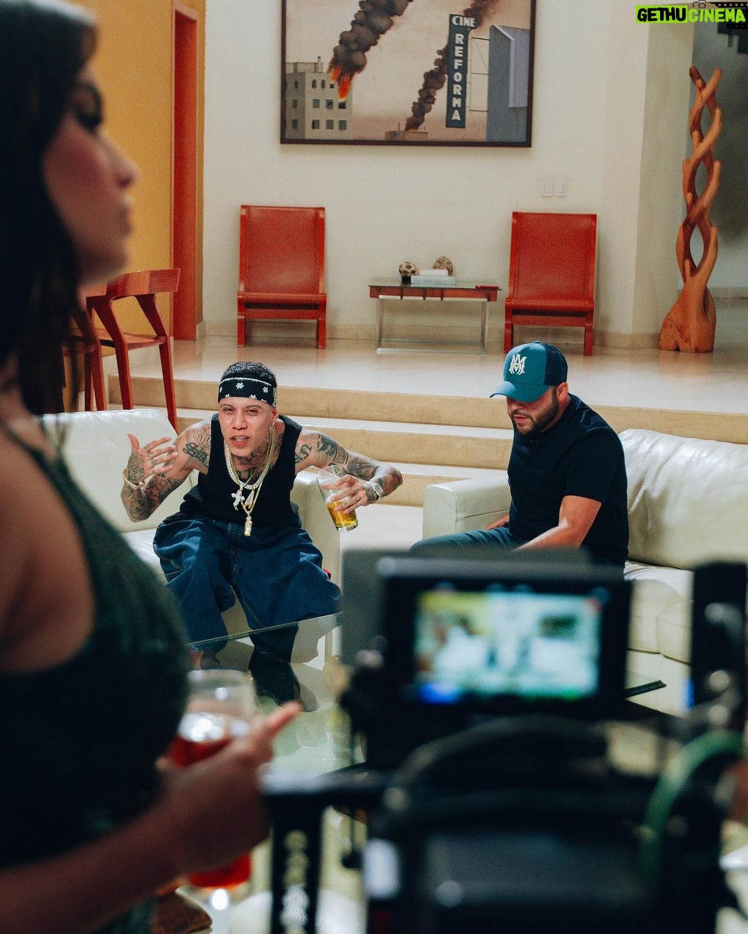 Santa Fe Klan Instagram - 3 De La Mañana, junto a mi carnal @gerardoortizoficial ya está disponible en todas las plataformas raza!! Vayan a escuchar y compartir 🔥🔥 Viva México locos! 🇲🇽💀🔥🤜🏻🤛🏻 #473music #somoslasantacarnal 📸: @aese13 Mexico