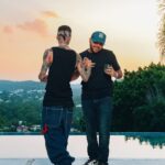 Santa Fe Klan Instagram - 3 De La Mañana, junto a mi carnal @gerardoortizoficial ya está disponible en todas las plataformas raza!! Vayan a escuchar y compartir 🔥🔥 Viva México locos! 🇲🇽💀🔥🤜🏻🤛🏻 #473music #somoslasantacarnal 📸: @aese13 Mexico