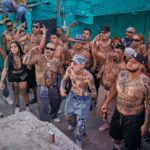 Santa Fe Klan Instagram - Apoco cres que es mentira todo lo que cantamos 💀 bienvenidos pal barrio Arriba La Santa pinches vatos🔪 #ElQueQuieraGuerraPuesComoSea #TengoMisHombresConElicopterosEnLaAzotea Santa Fé, Guanajuato