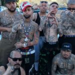 Santa Fe Klan Instagram - Apoco cres que es mentira todo lo que cantamos 💀 bienvenidos pal barrio Arriba La Santa pinches vatos🔪 #ElQueQuieraGuerraPuesComoSea #TengoMisHombresConElicopterosEnLaAzotea Santa Fé, Guanajuato