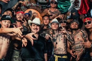 Santa Fe Klan Instagram - Apoco cres que es mentira todo lo que cantamos 💀 bienvenidos pal barrio
Arriba La Santa pinches vatos🔪
#ElQueQuieraGuerraPuesComoSea 
#TengoMisHombresConElicopterosEnLaAzotea