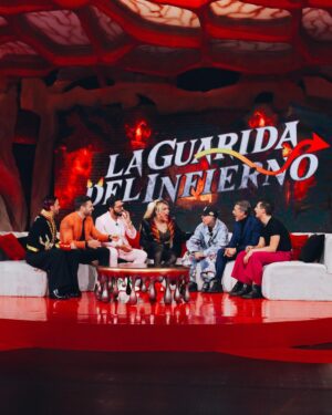 Santa Fe Klan Instagram - Gracias a los carnales de #laguaridadelinfierno por invitarme a cantar unas rolas 🔥 la pasamos chingon! Arriba la Santa!! 🇲🇽
#PuraMusicaDeBarrio