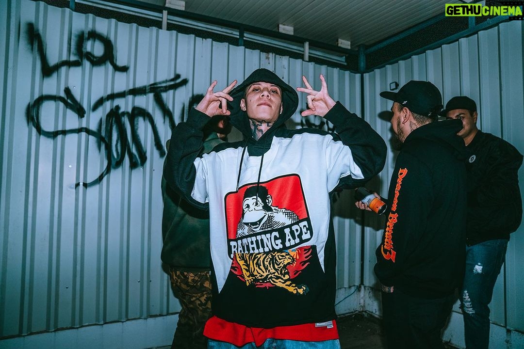 Santa Fe Klan Instagram - Sigo de vago ni madres me aplacođź’€ En El Barrio
