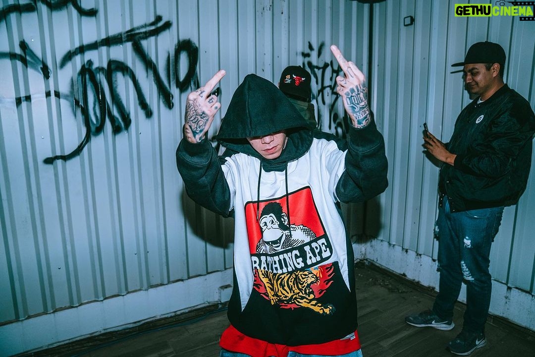 Santa Fe Klan Instagram - Sigo de vago ni madres me aplacođź’€ En El Barrio