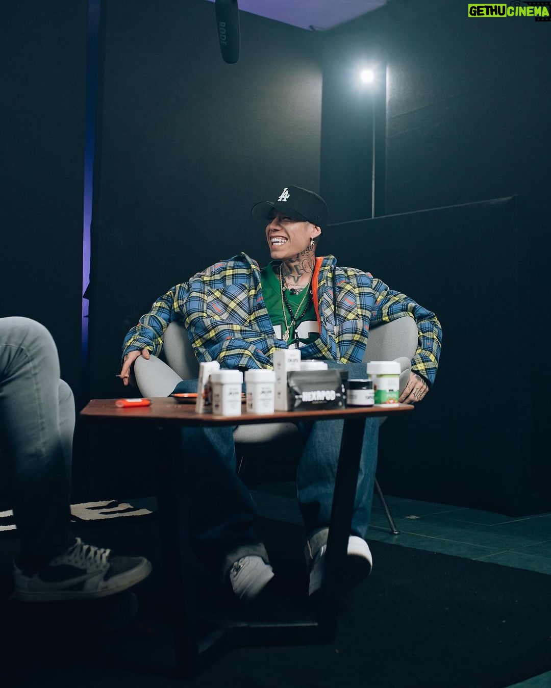 Santa Fe Klan Instagram - Ya se encuentra disponible la entrevista con mi carnal @adrianmarcelo10 pasen a comentar y compartir raza!! Gracias por la invitaci贸n carnal! 馃敟馃敟馃敟 #473music #santafeklan @aese13 馃摳