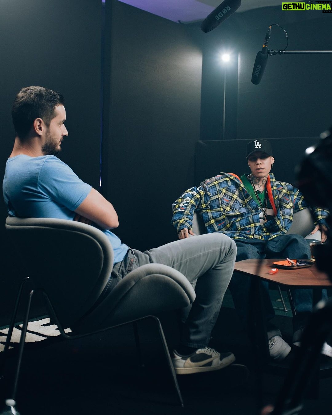 Santa Fe Klan Instagram - Ya se encuentra disponible la entrevista con mi carnal @adrianmarcelo10 pasen a comentar y compartir raza!! Gracias por la invitaci贸n carnal! 馃敟馃敟馃敟 #473music #santafeklan @aese13 馃摳