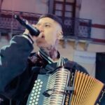 Santa Fe Klan Instagram - Y COMO BAILA GUANAJUATO!!! 🔥🔥🔥 Gracias por acompañarnos raza!! Sigan pasándola chingon en estas fiestas!! 🍾🙌🏻🎶🍻 Nos vemos en este 2024 con todo 😎🚀🎶🌎 SOMOS LA SANTA CARNAL!! 🔥 @473music_oficial 📹: @aese13