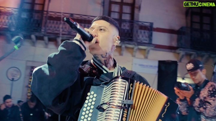 Santa Fe Klan Instagram - Y COMO BAILA GUANAJUATO!!! 🔥🔥🔥 Gracias por acompañarnos raza!! Sigan pasándola chingon en estas fiestas!! 🍾🙌🏻🎶🍻 Nos vemos en este 2024 con todo 😎🚀🎶🌎 SOMOS LA SANTA CARNAL!! 🔥 @473music_oficial 📹: @aese13